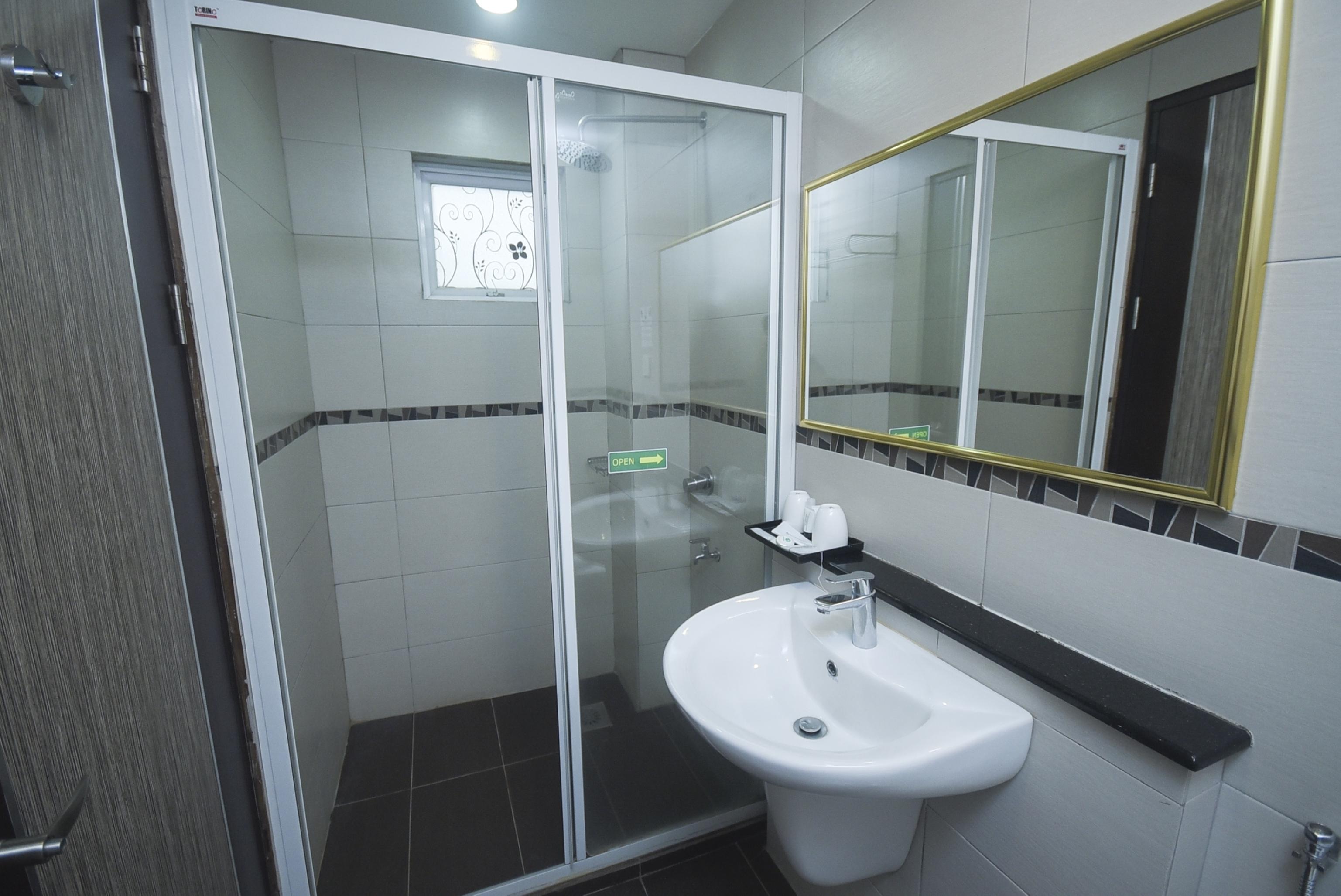 Super Oyo 985 Hotel Nur Miri Extérieur photo