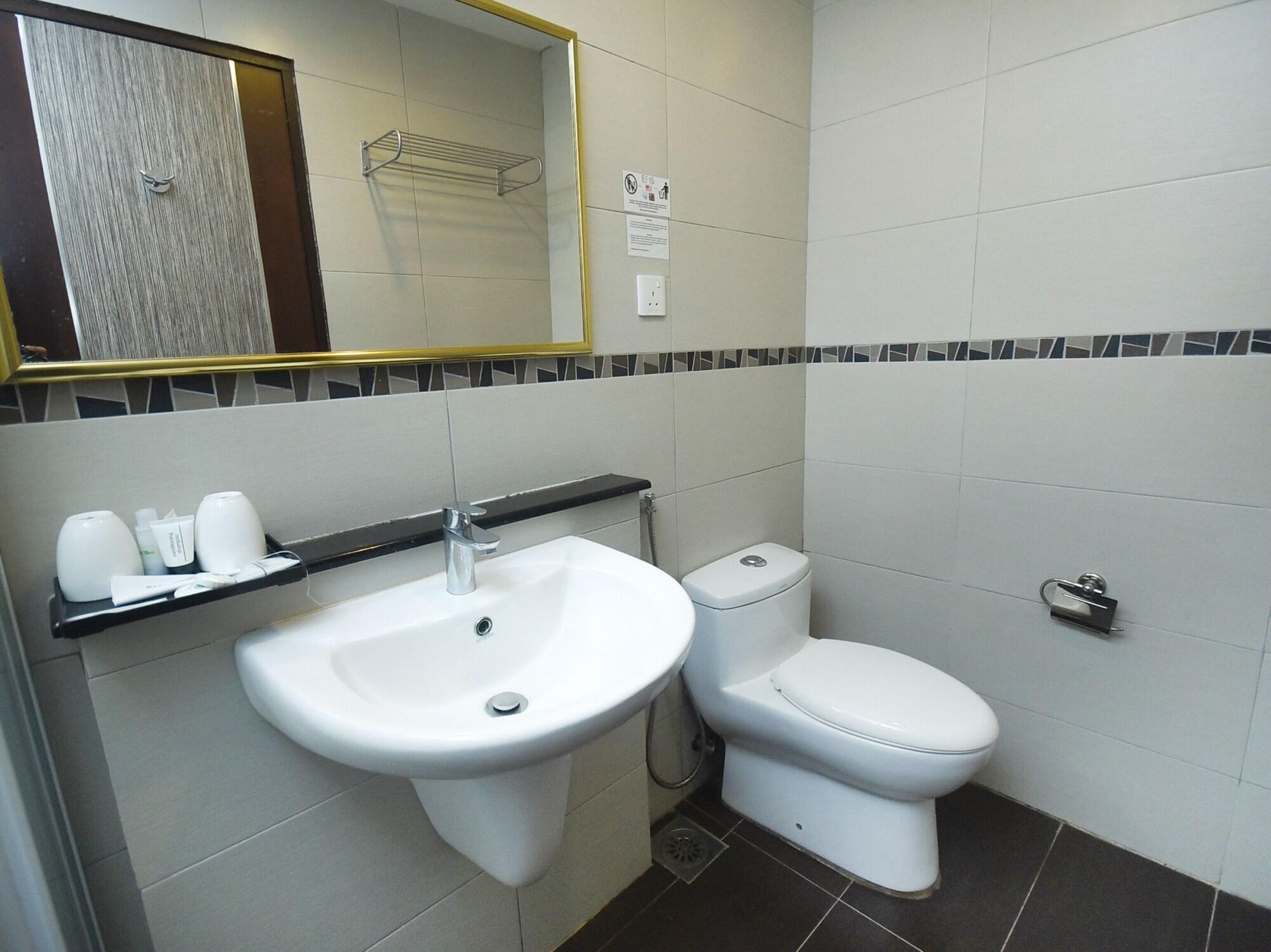 Super Oyo 985 Hotel Nur Miri Extérieur photo