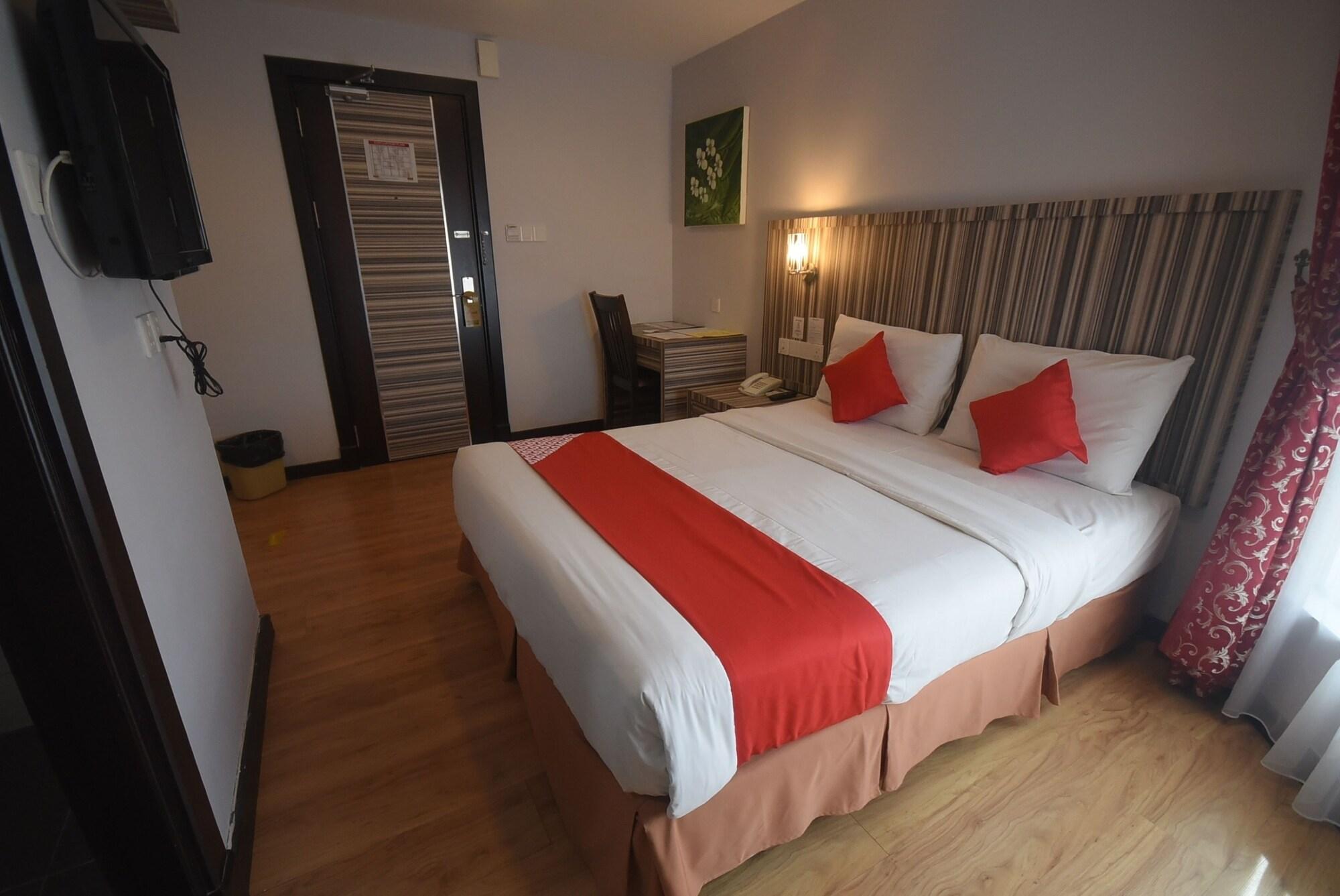 Super Oyo 985 Hotel Nur Miri Extérieur photo