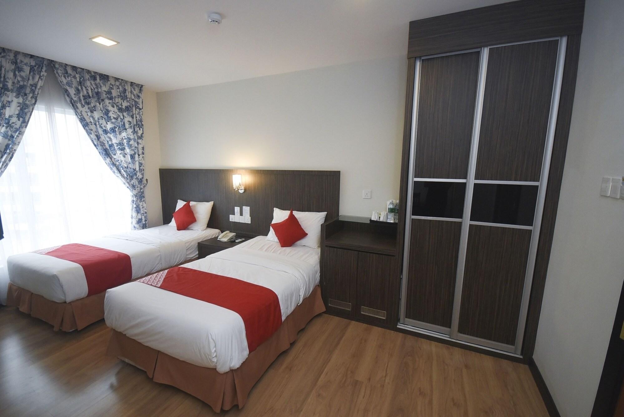 Super Oyo 985 Hotel Nur Miri Extérieur photo