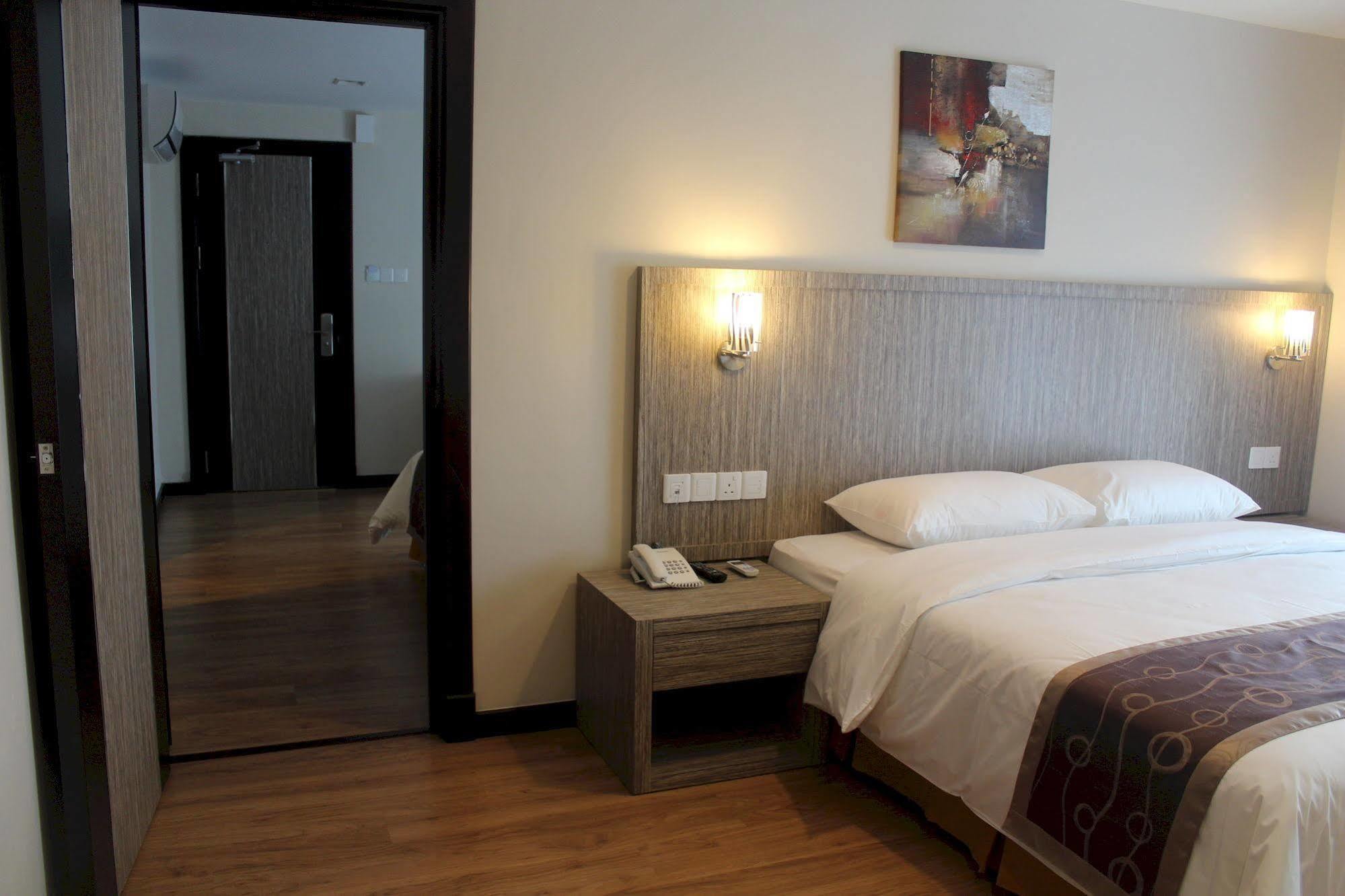 Super Oyo 985 Hotel Nur Miri Extérieur photo