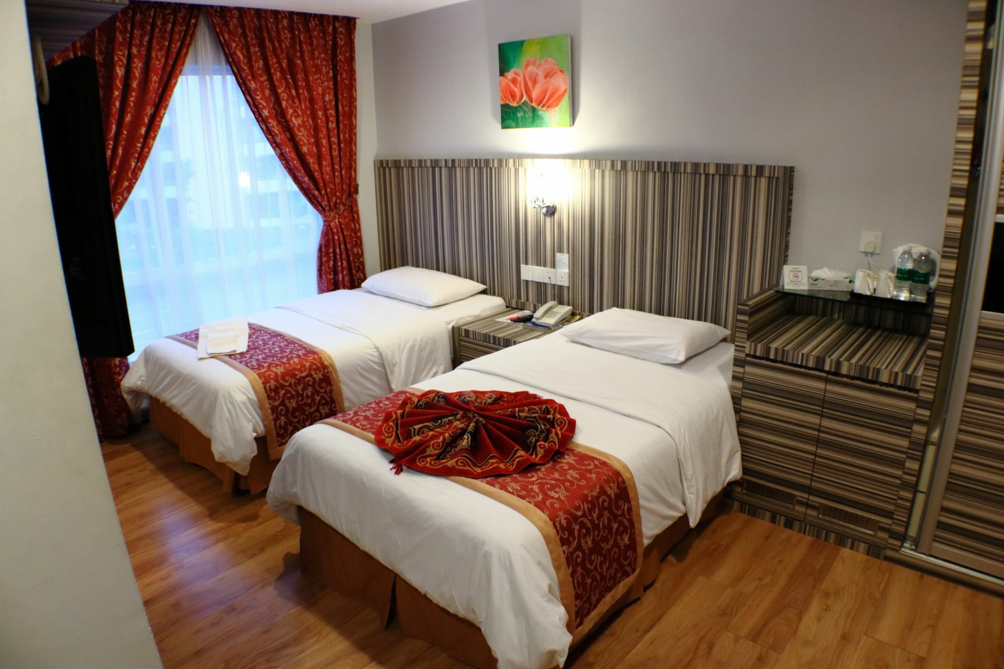 Super Oyo 985 Hotel Nur Miri Extérieur photo